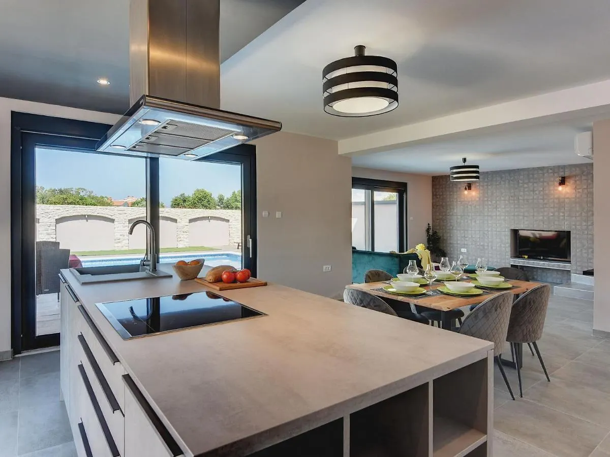 Luxury Villa With Private Pool, Terrace And Bbq Valbandon