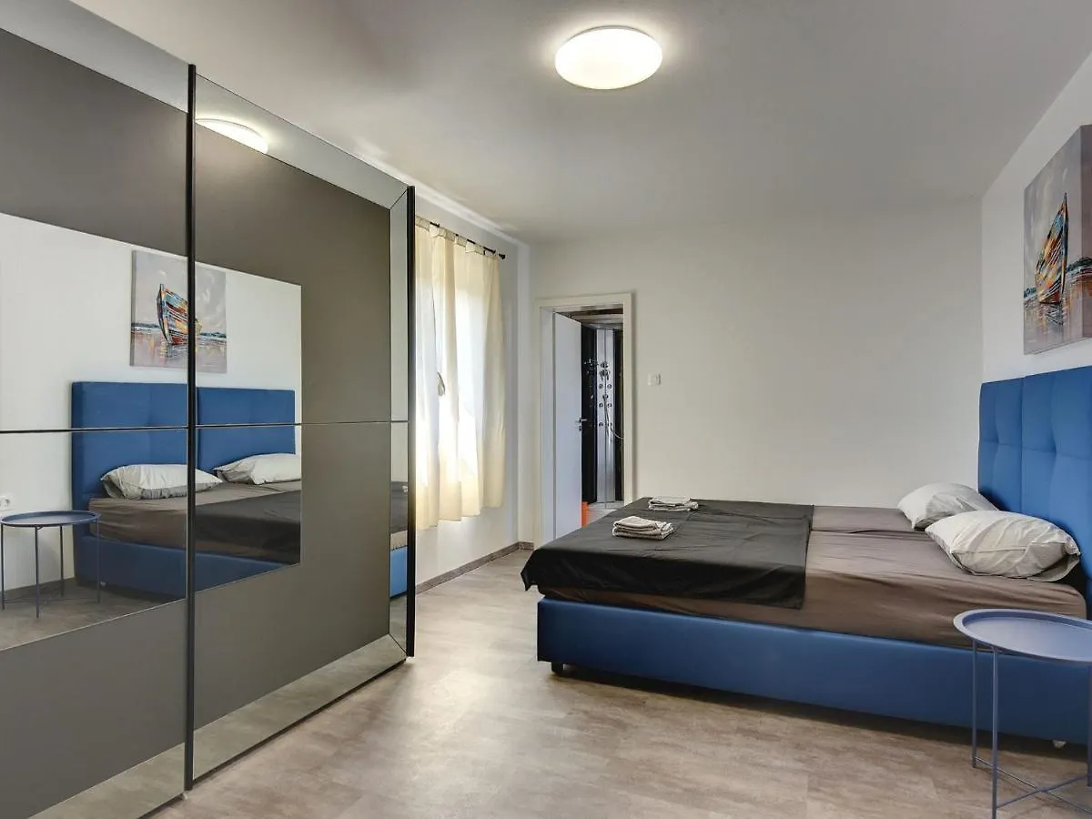 Luxury Villa With Private Pool, Terrace And Bbq Valbandon 0*,