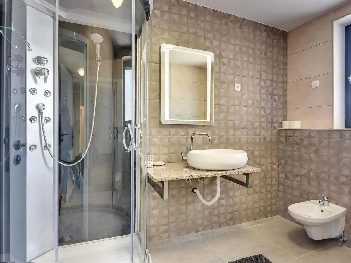 Luxury Villa With Private Pool, Terrace And Bbq Valbandon