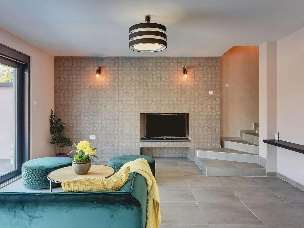 Luxury Villa With Private Pool, Terrace And Bbq Valbandon