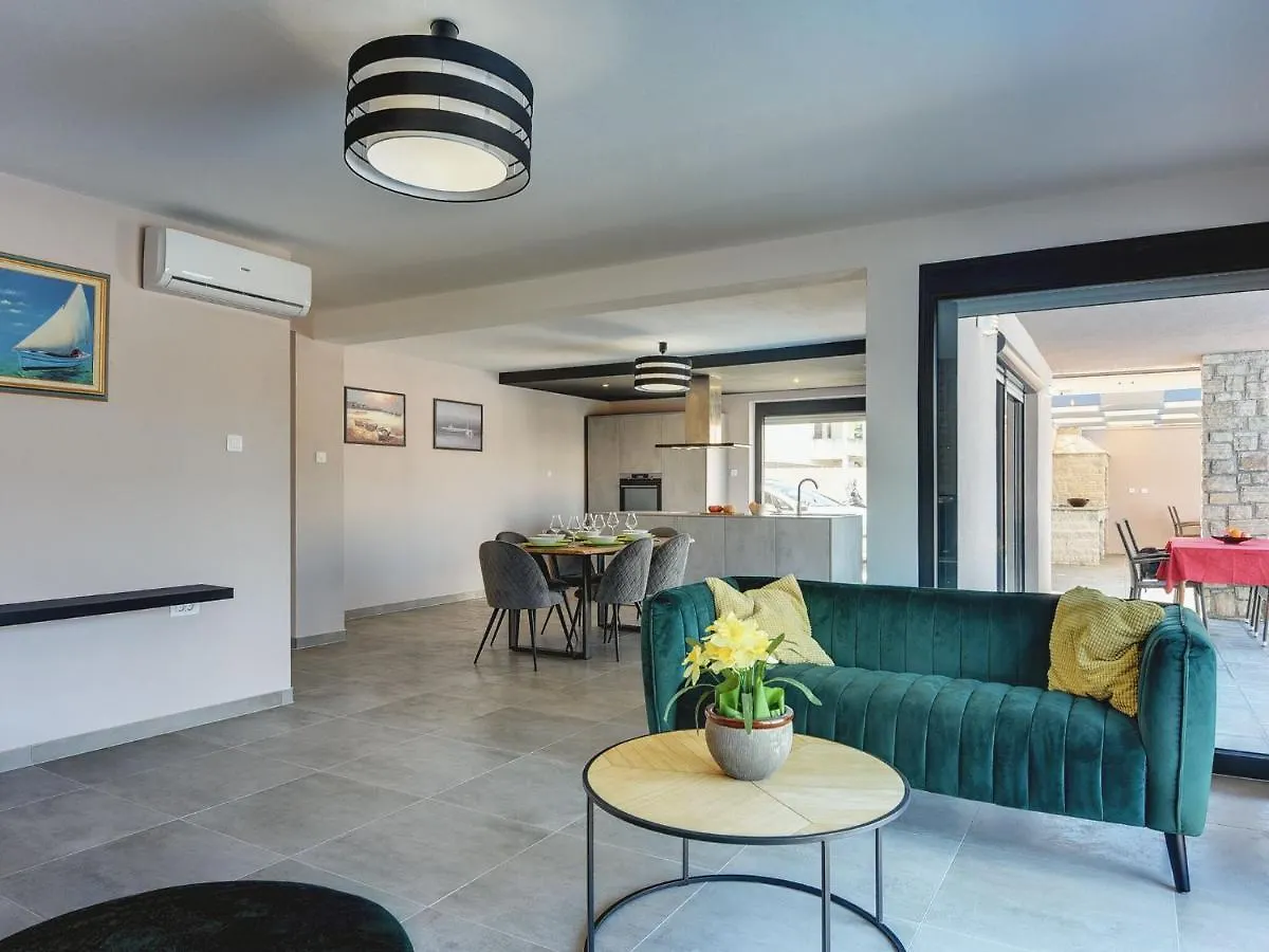 Luxury Villa With Private Pool, Terrace And Bbq Valbandon